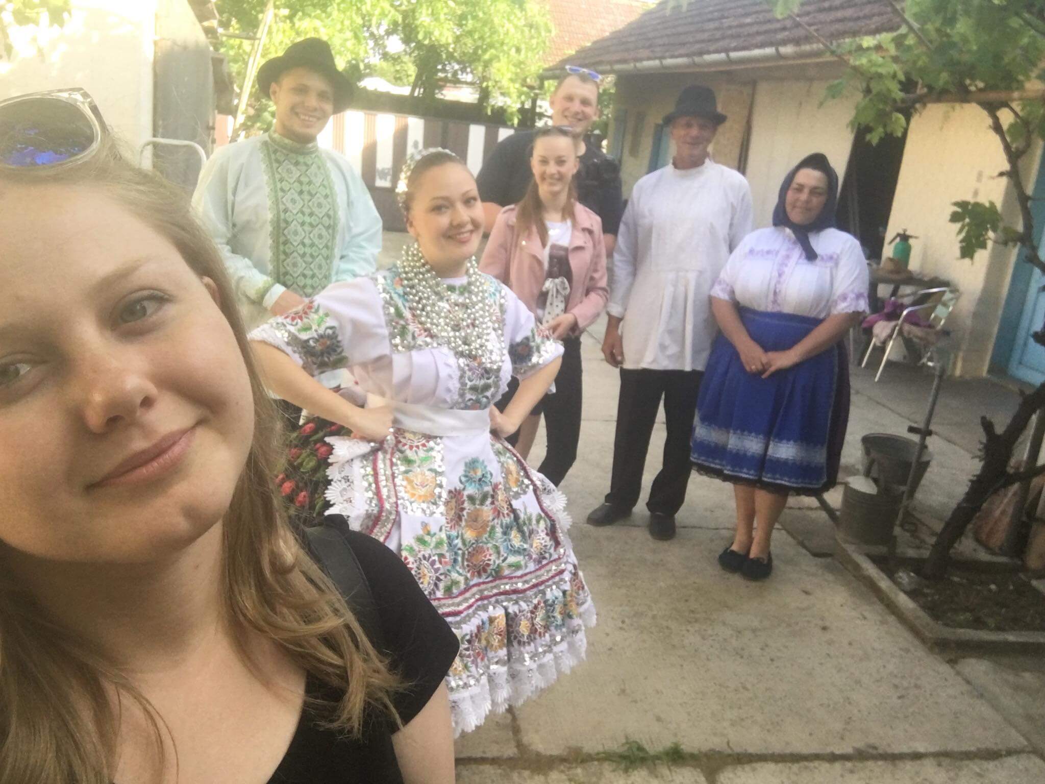 Spoločn&aacute; fotka pri nahr&aacute;van&iacute; s divadeln&iacute;kmi
