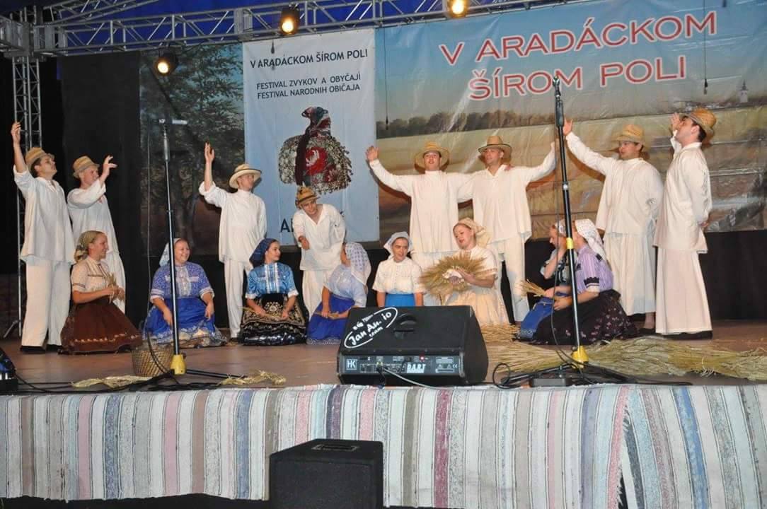 Spoločn&aacute; časť tanečn&iacute;kov