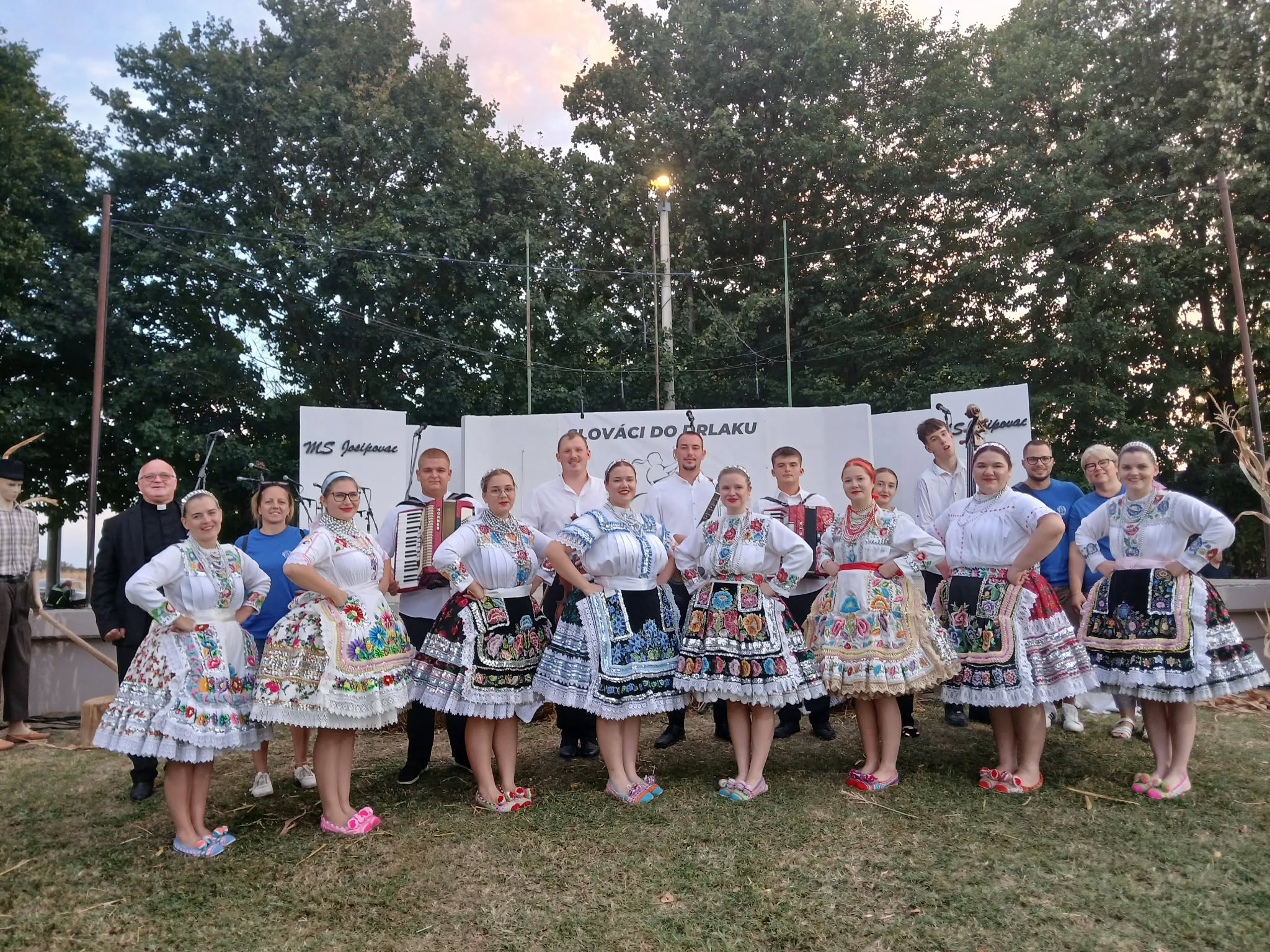 Spoločná fotografia pred vystúpením