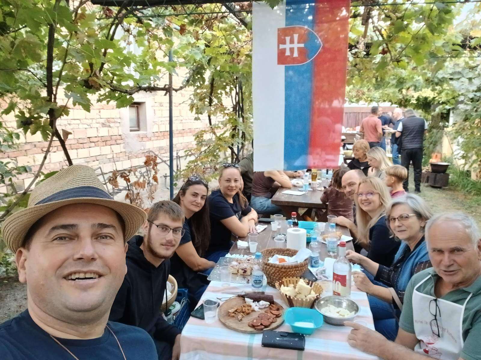 Divadelníci pri chutnej sarme